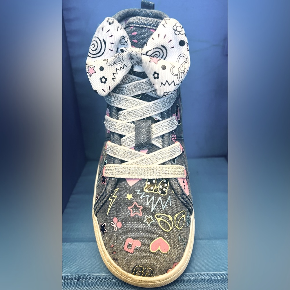 Minnie denim high tops with bow and side zipper.  Worn good condition